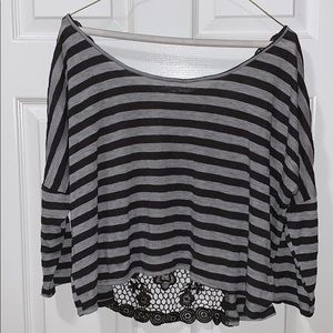 Quarter sleeve, gray striped lace back top